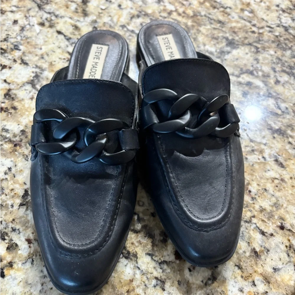 Steve Madden Black Loafers with Matte black Chain - Picture 2 of 4